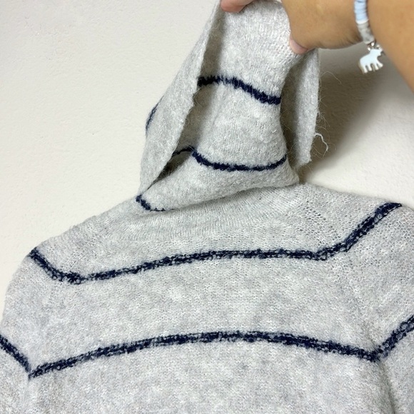 Madewell Roundtrip Turtleneck Sweater in Stripe sz Large Grey Navy Blue - Picture 4 of 9